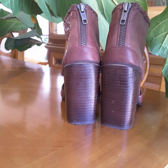 Brown booty - Picture 3 of 3